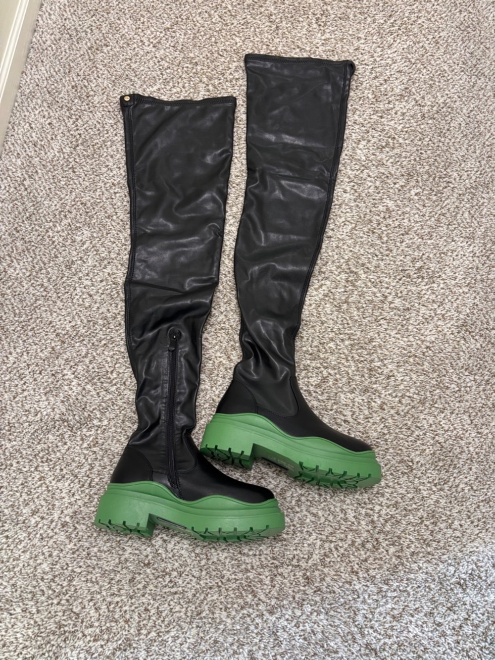 AZALEA WANG Naomi CENTERPIECE 4 WAY STRETCH BOOT IN GREEN - Picture 2 of 7
